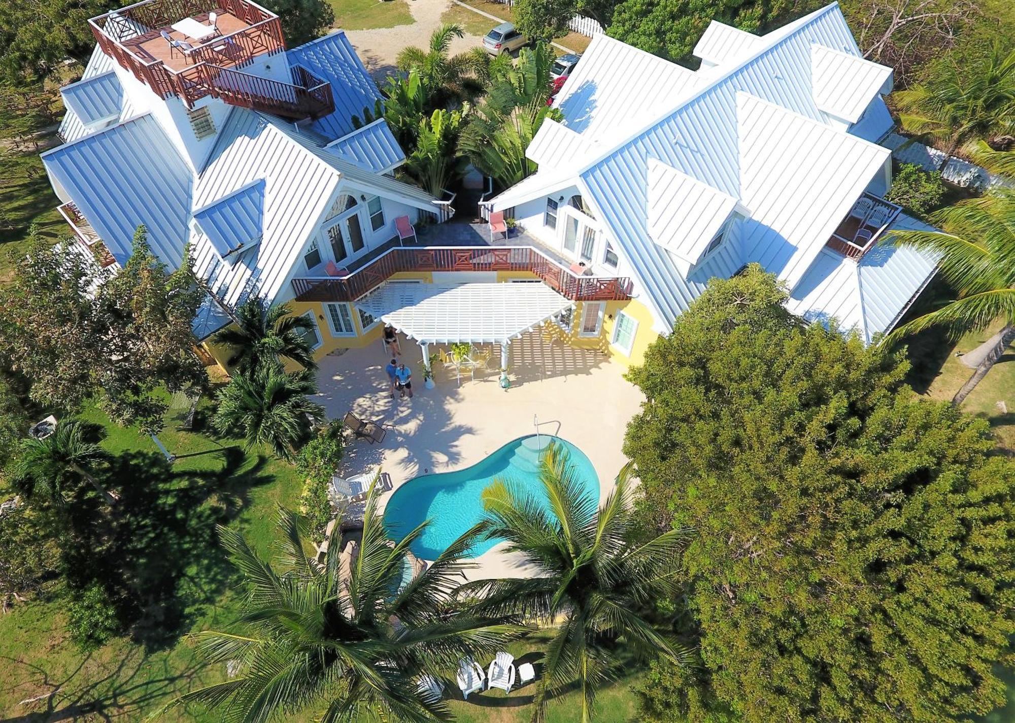 Shangri-La Boutique Bed & Breakfast West Bay Exterior foto