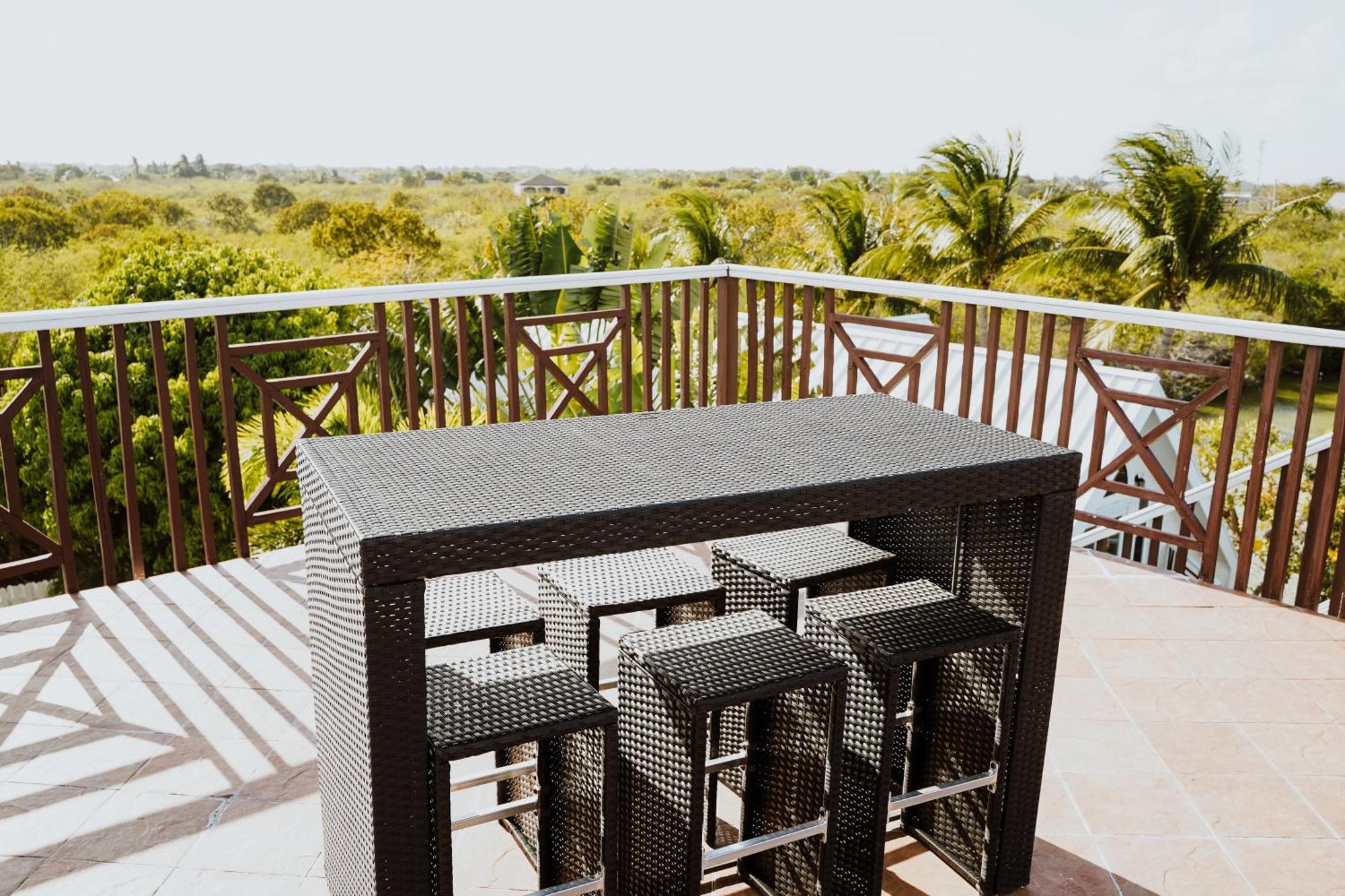 Shangri-La Boutique Bed & Breakfast West Bay Habitación foto