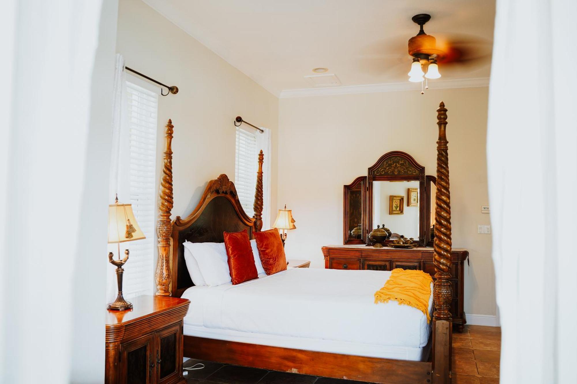 Shangri-La Boutique Bed & Breakfast West Bay Habitación foto