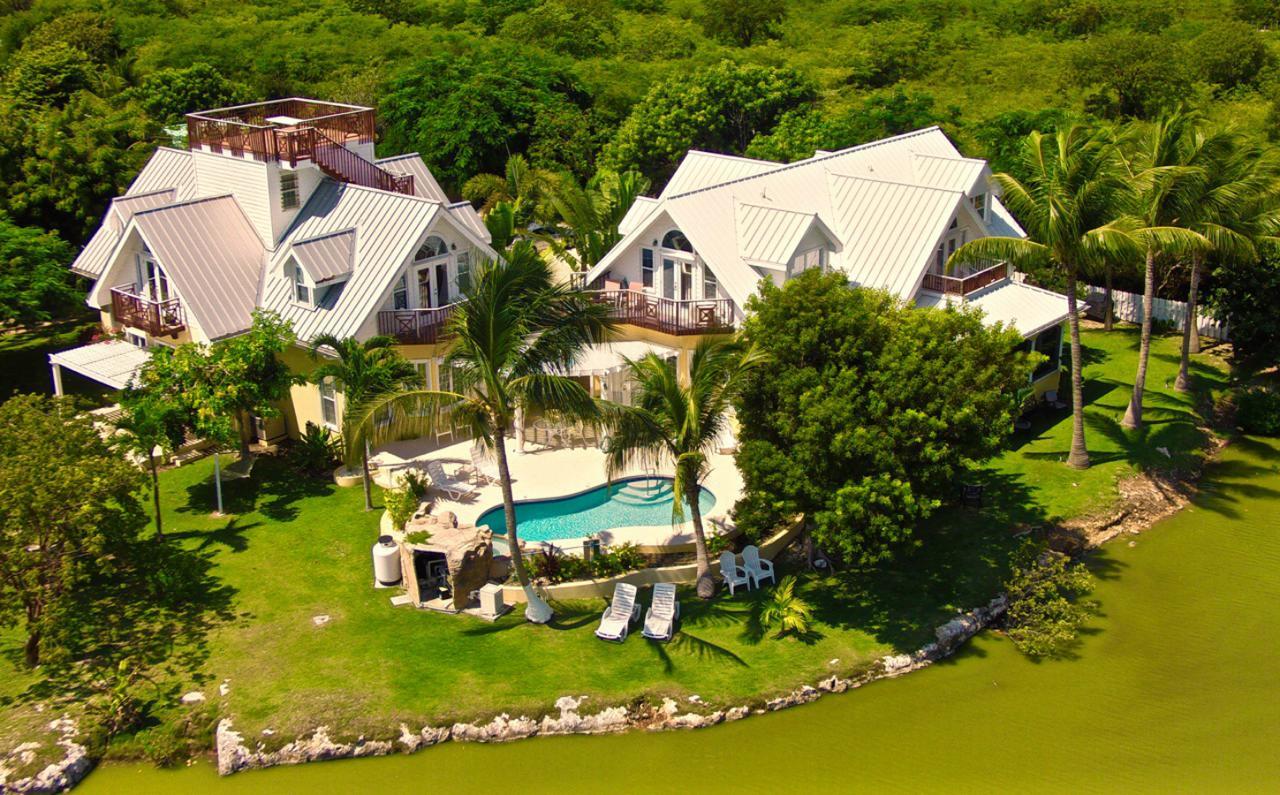 Shangri-La Boutique Bed & Breakfast West Bay Exterior foto